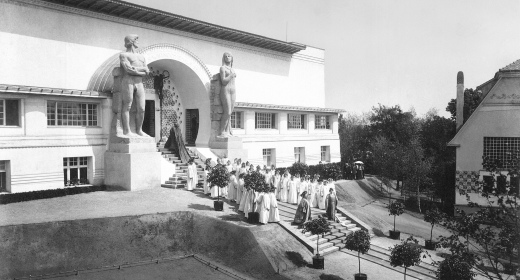 Festspiel vor dem Ernst Ludwig-Haus zur Eröffnung der Ausstellung Ein Dokument Deutscher Kunst, 1901